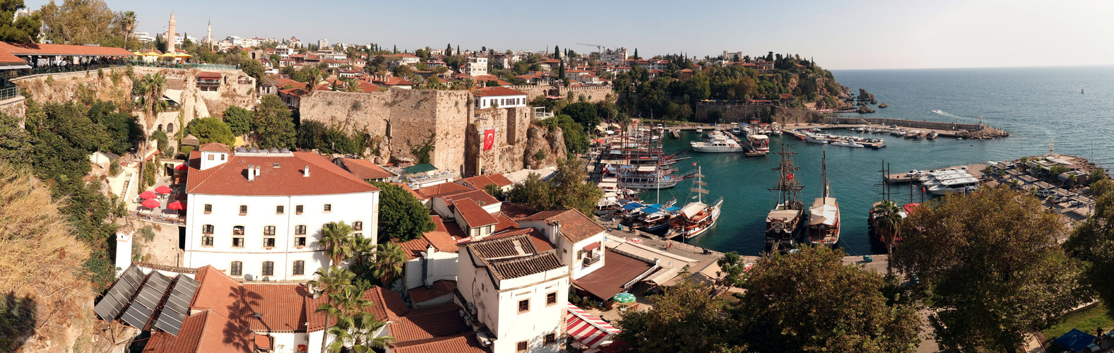 Altstadt und Hafen von Antalya