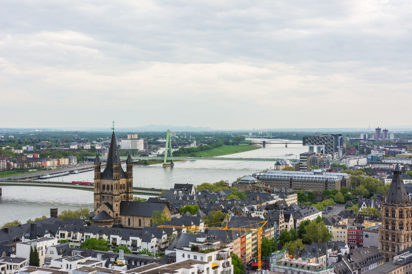 Altstadt und Rhein