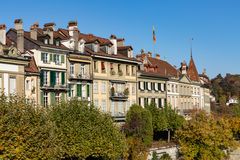 Altstadt von Bern: Häuserzeile Junkerngasse mit Gärten