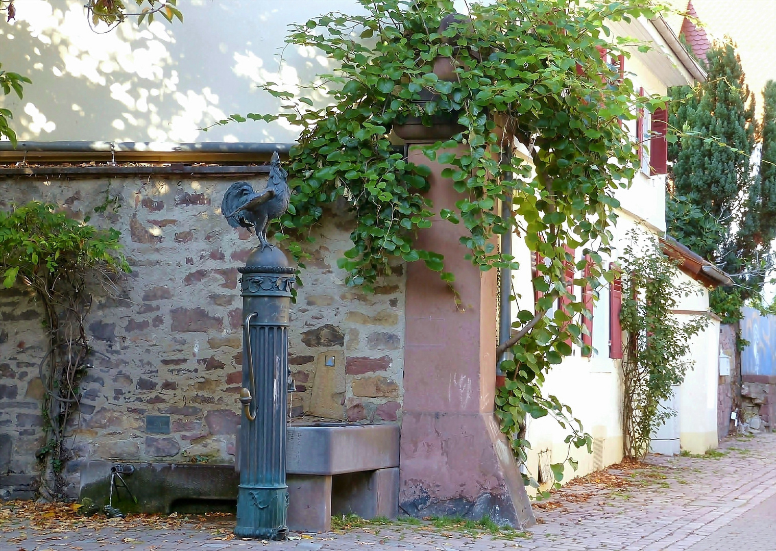 Altstadt-Winkel mit Brunnen