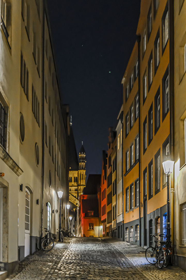 Altstadtgasse bei Nacht