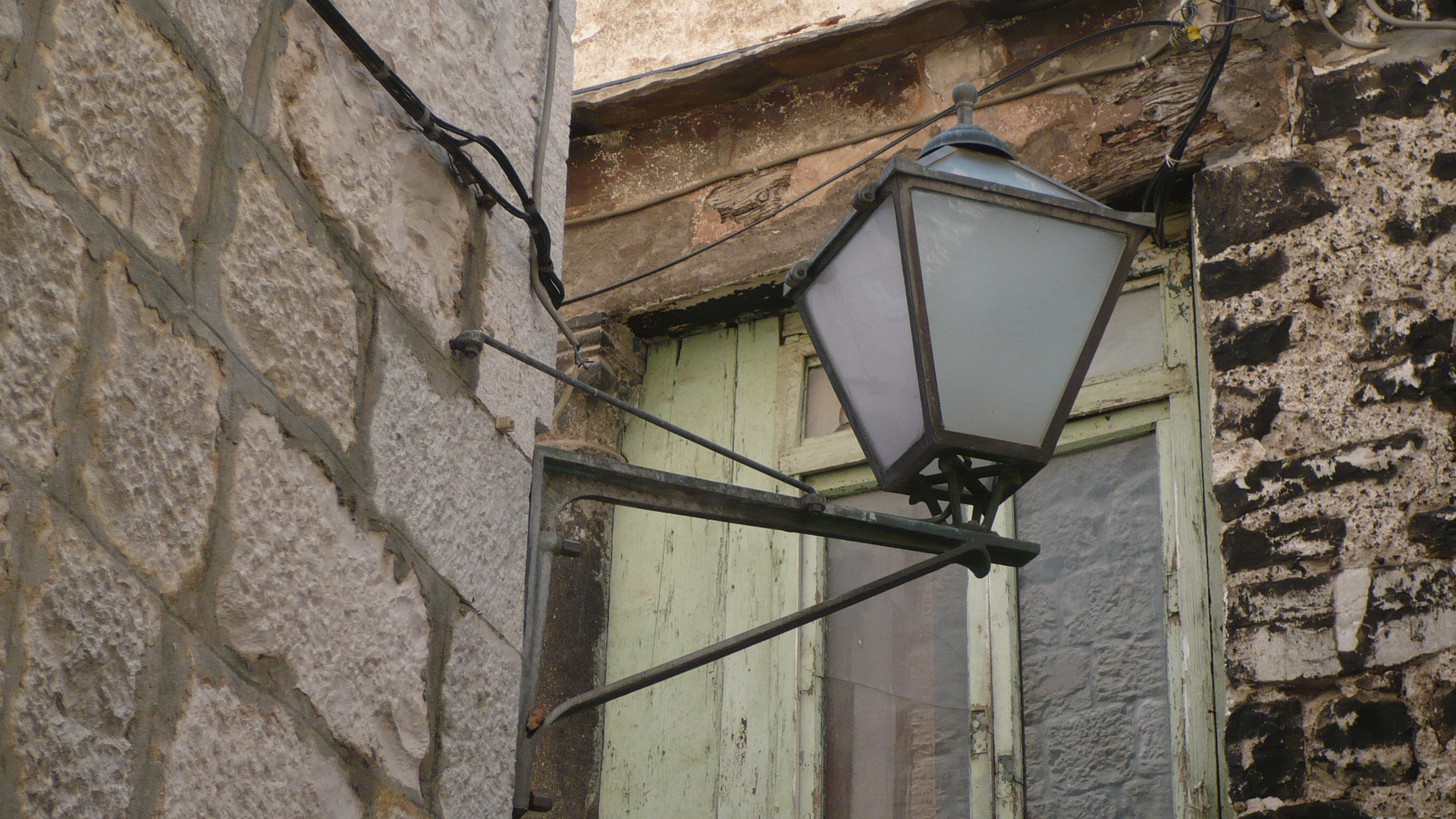 Altstadtgasse in Trogir, Kroatien