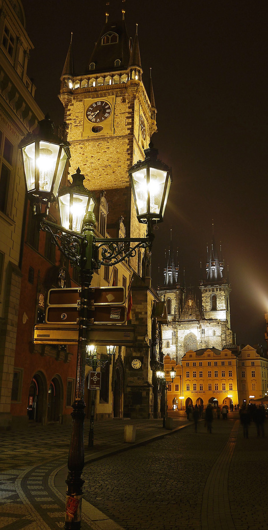 ... Altstädter Ring bei Nacht.