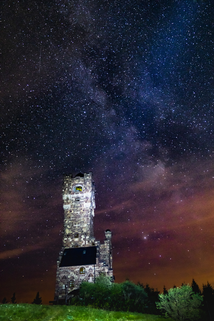 Altvaterturm mit Sternenhimmel