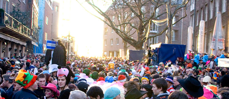 Altweiberkarneval vorm "Ürige"