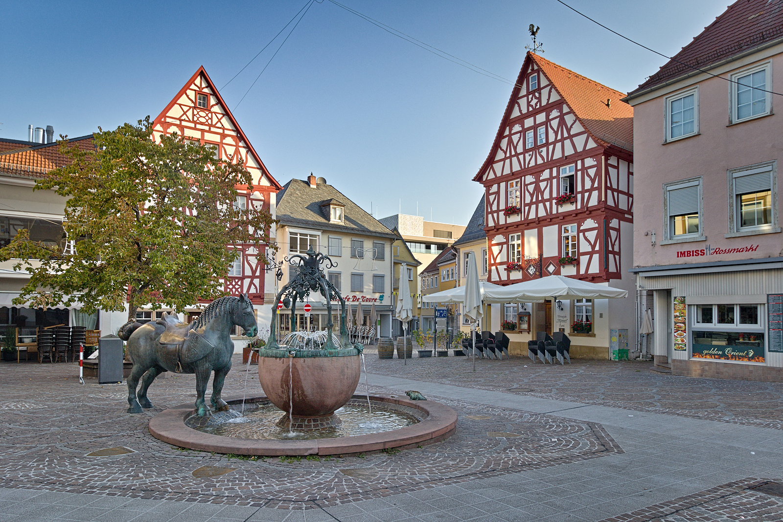 Alzey ein paar Tage vor dem Winzerfest Foto & Bild architektur