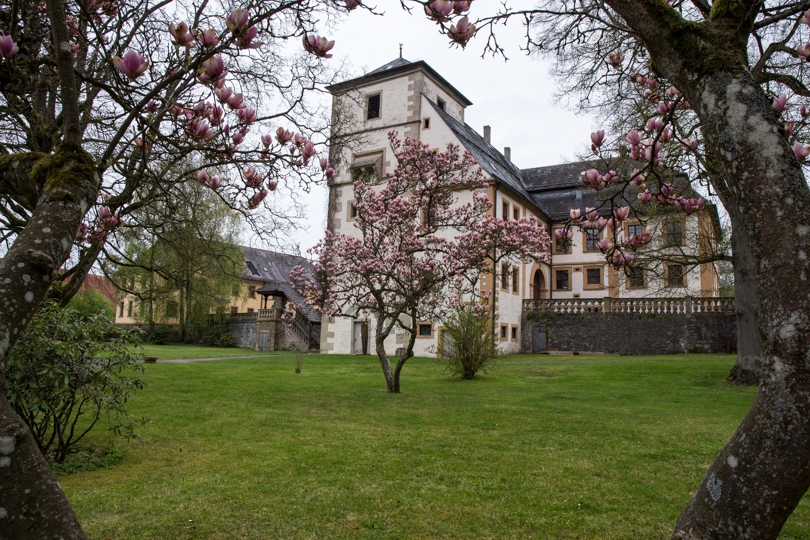 am 1. Mai: Kloster Maria Bildhausen ...