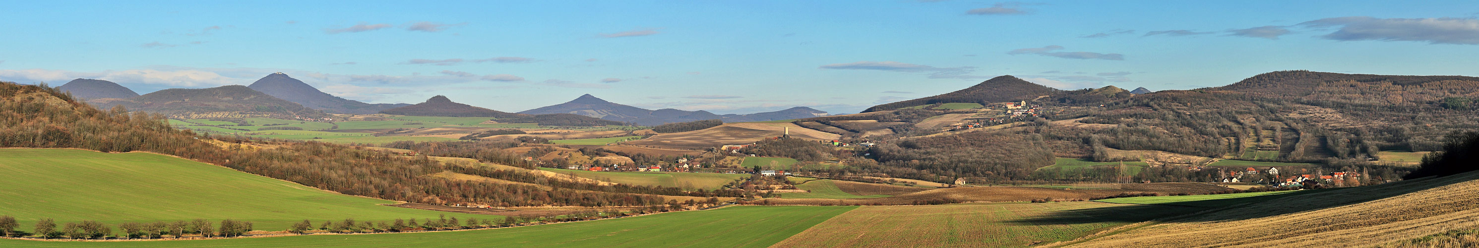 Am 23.12. 15 im Böhmischen Mttelgebirge. Mit dem Millischauer hier der rechte Teil des Panos...