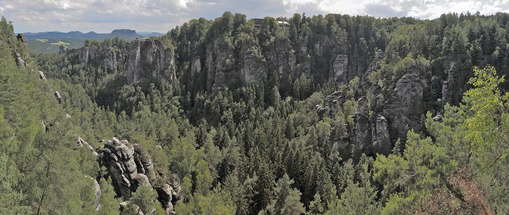 Am 30.06. 2016 ist auf der Bastei dieses echte gestitchte Panorama entstanden...