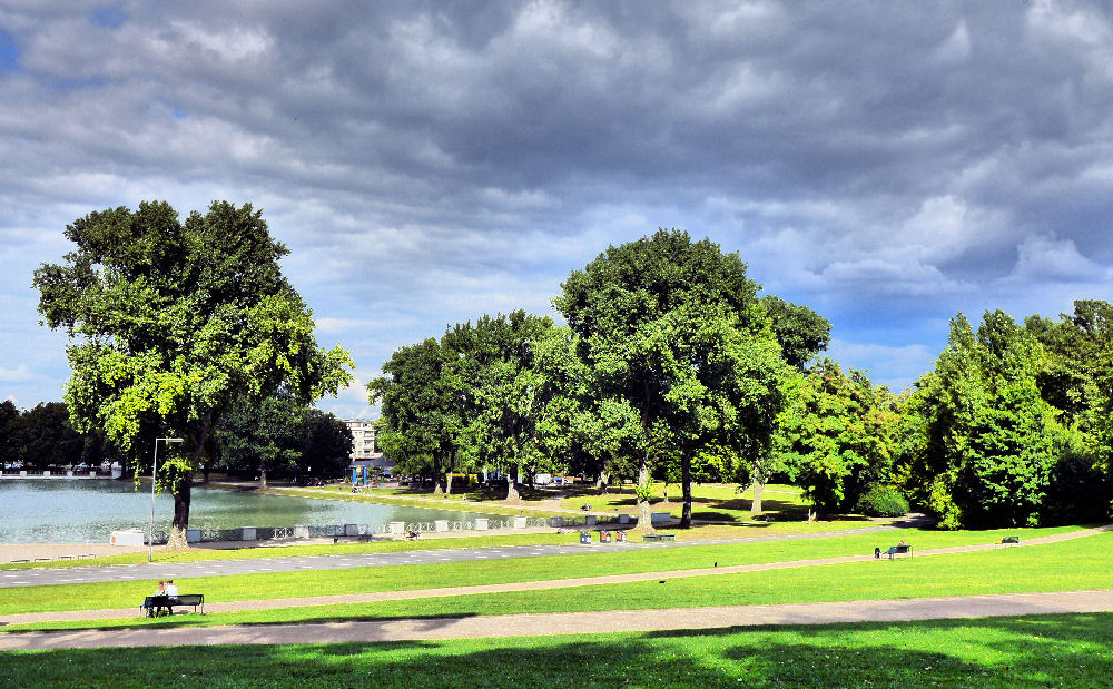 Am Aachener Weiher in Köln