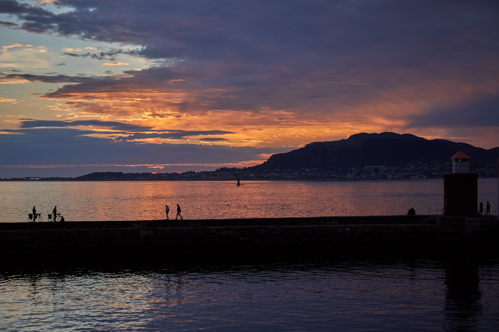 Am Abend am Fjord