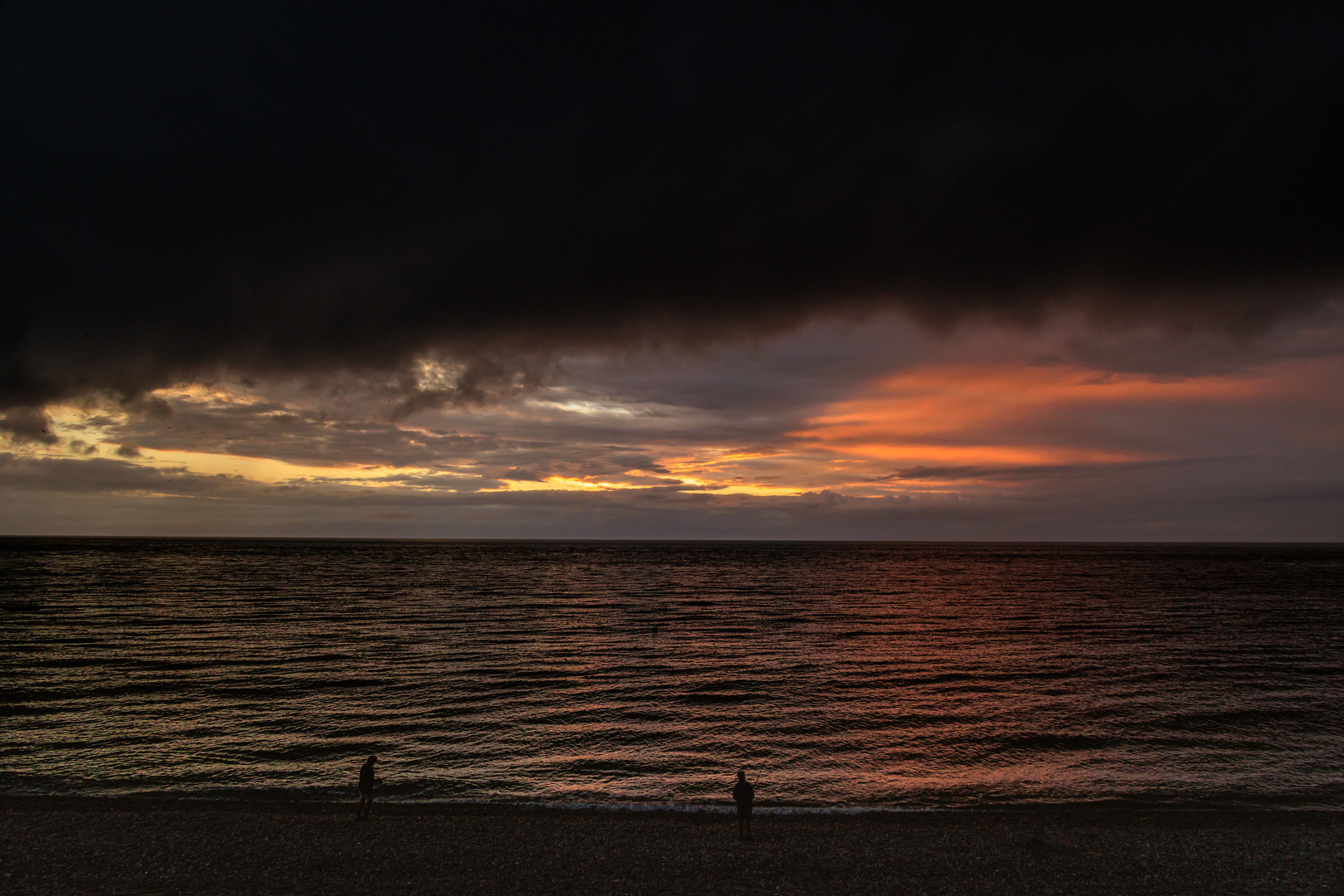 Am Abend haben die Angler den Strand für sich..