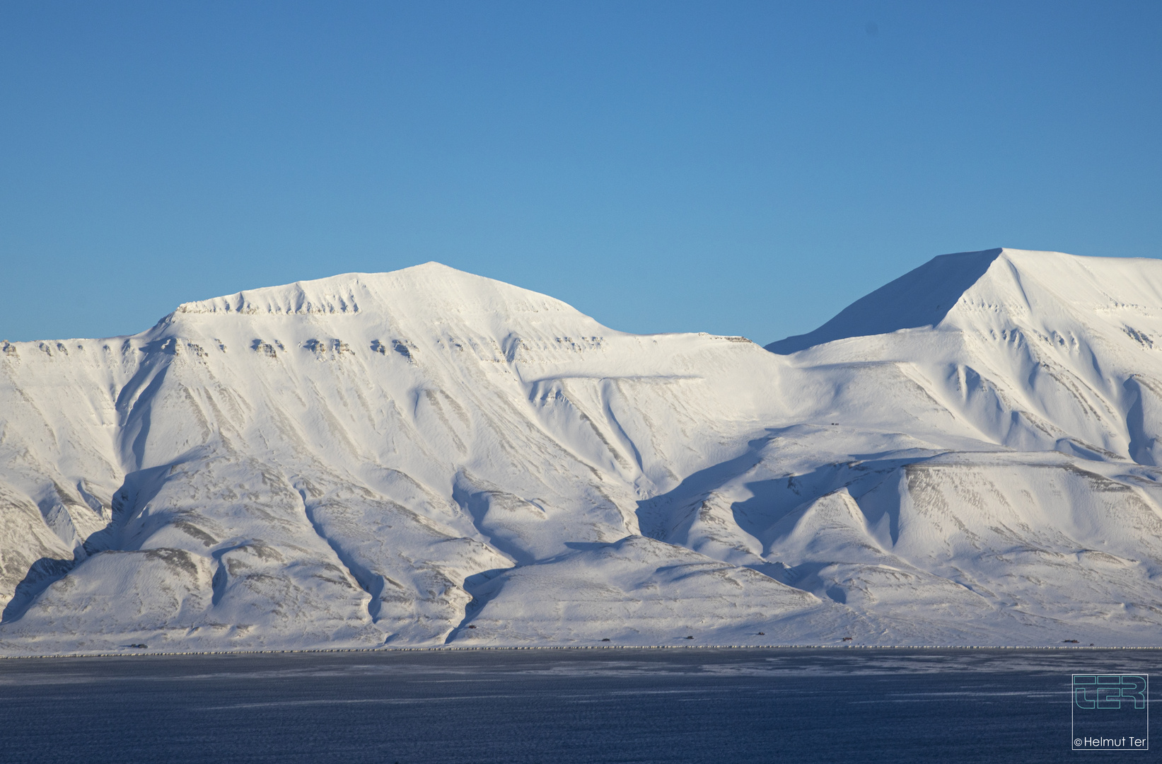 Am Adventfjorden auf der Inselgruppe Spitzbergen.