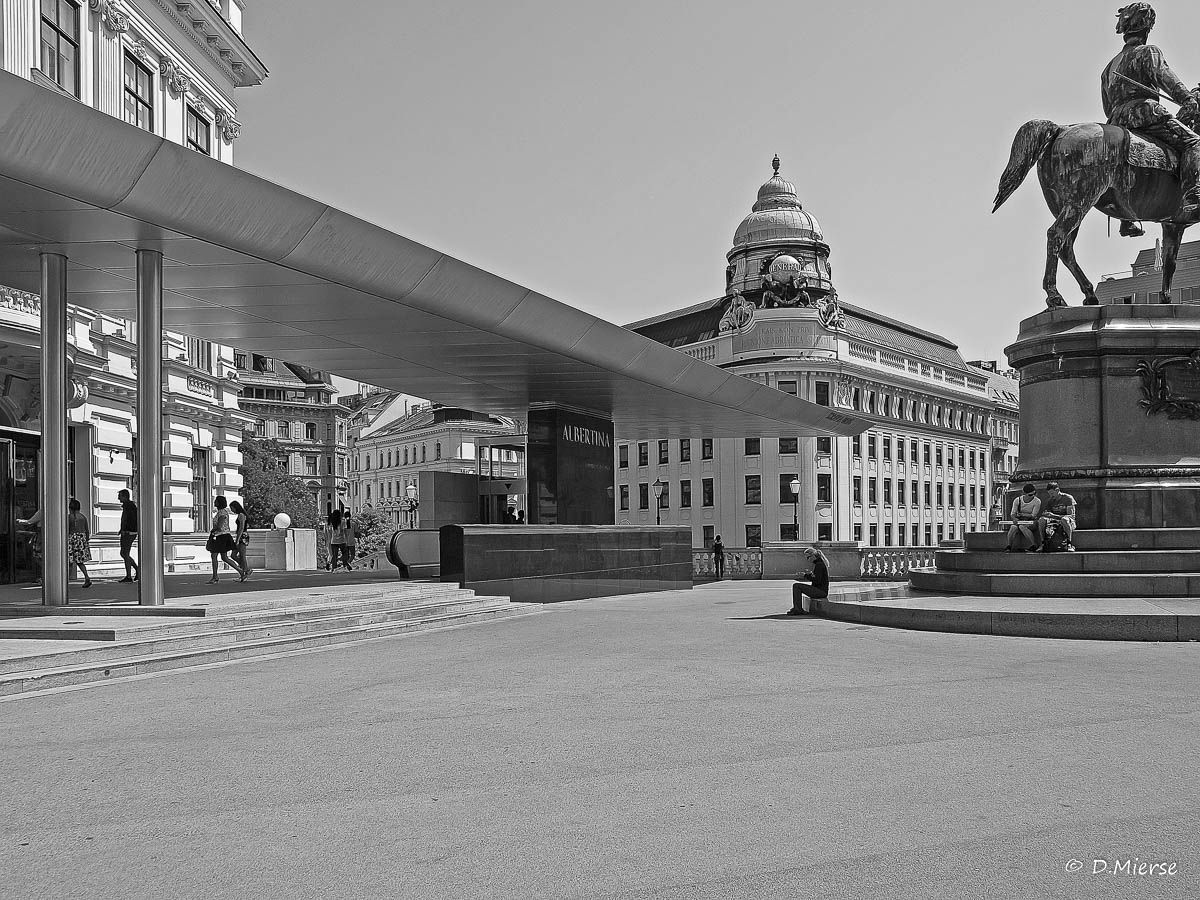 Am Albertina in Wien