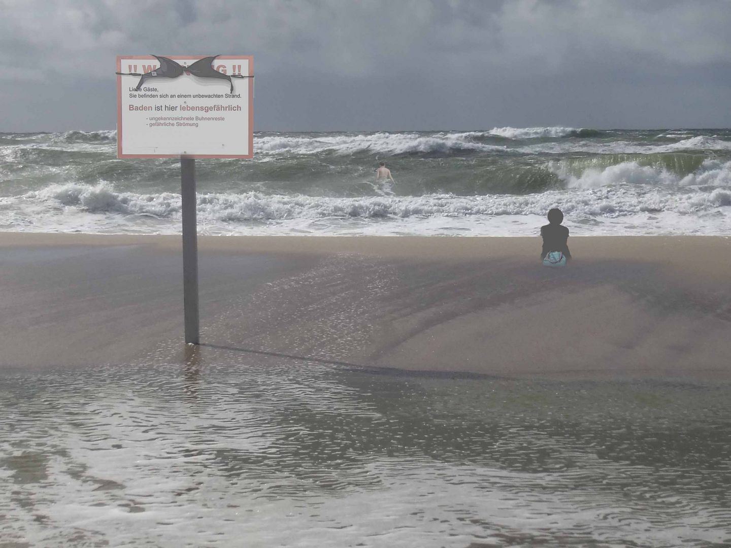 Am allerletzten Urlaubstag  ---Ihrer b e s t e n Freundin war das Wasser zu kalt----