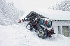 am Alpenrand leichter Schneefall möglich