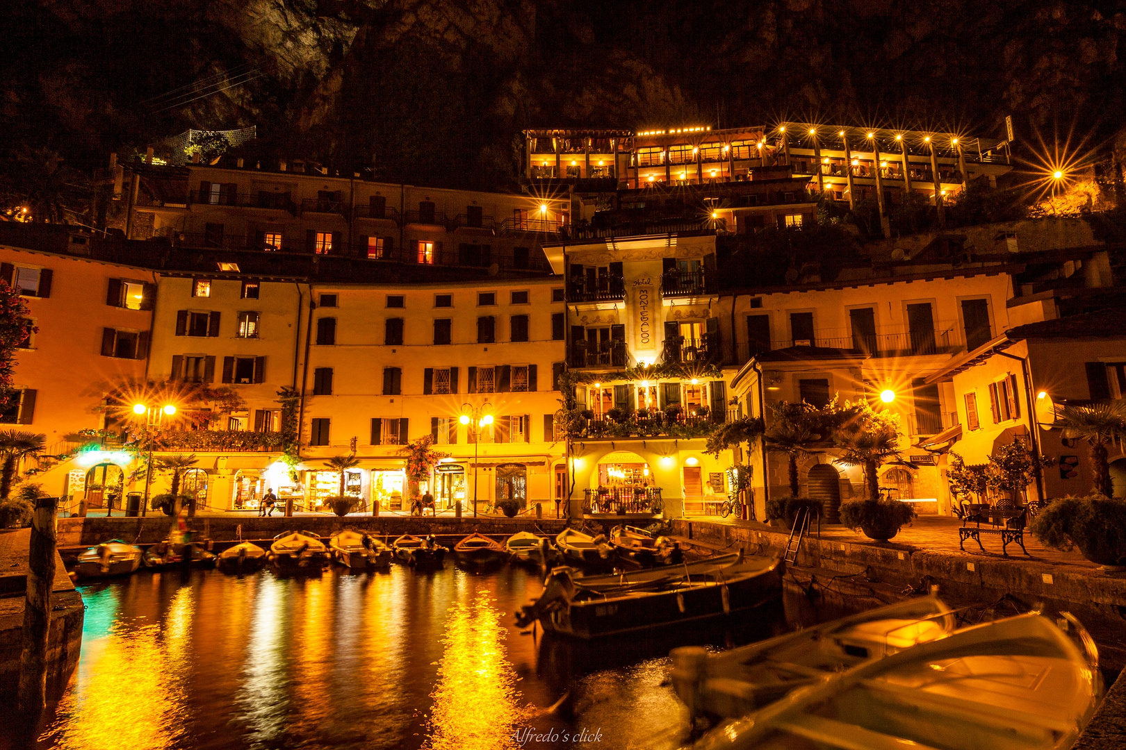 Am Alten Hafen Liomone Sul Garda-bei Nacht