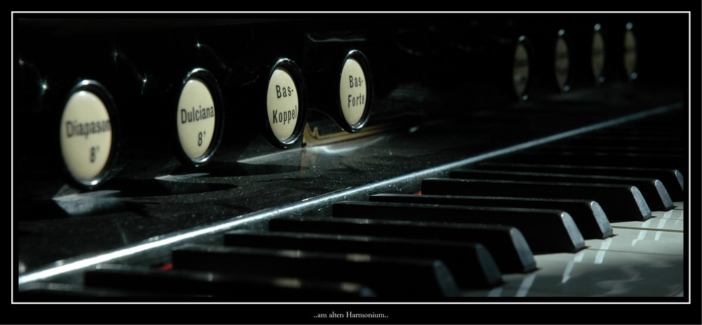 ..am alten Harmonium..