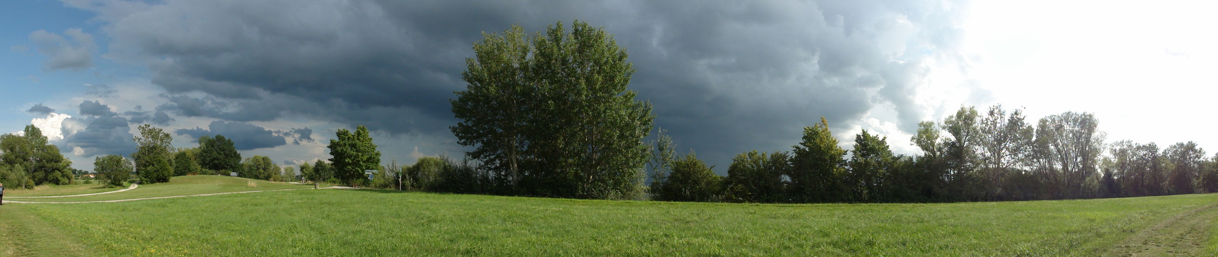 "Am Altmühlsee kommt ein Gewitter" - Panorama mit meiner Taschenkamera