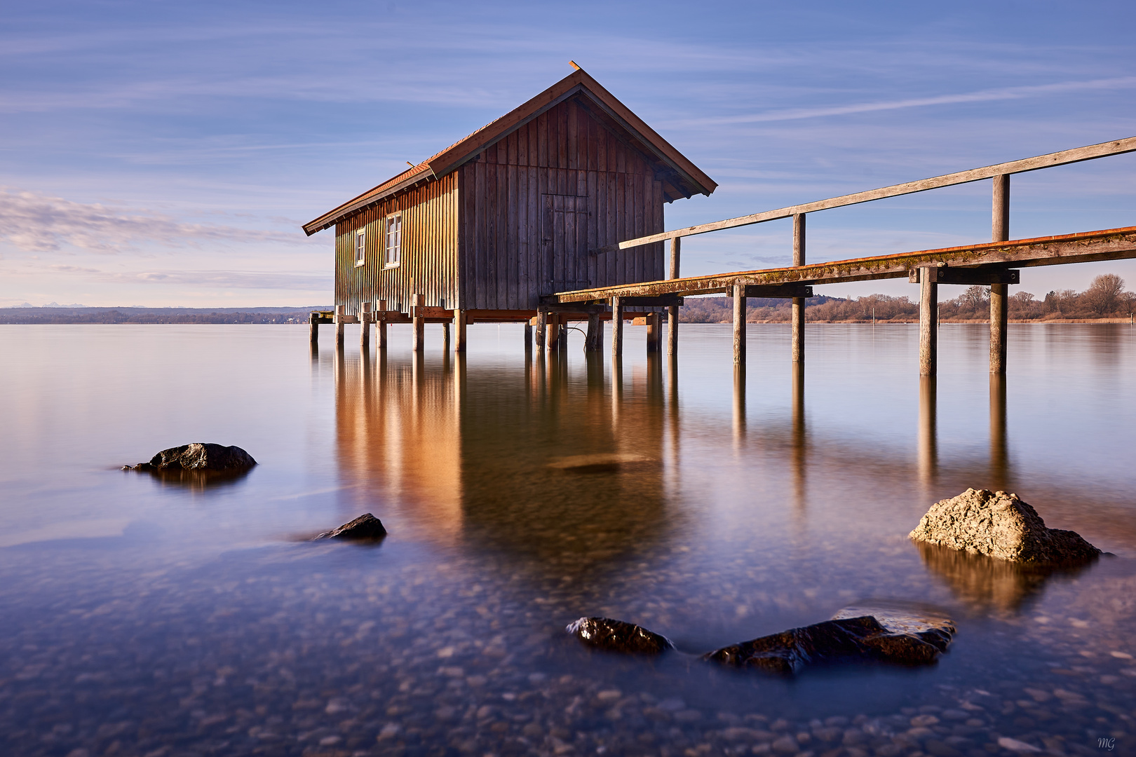 Am Ammersee, ein Bootshaus in Stegen