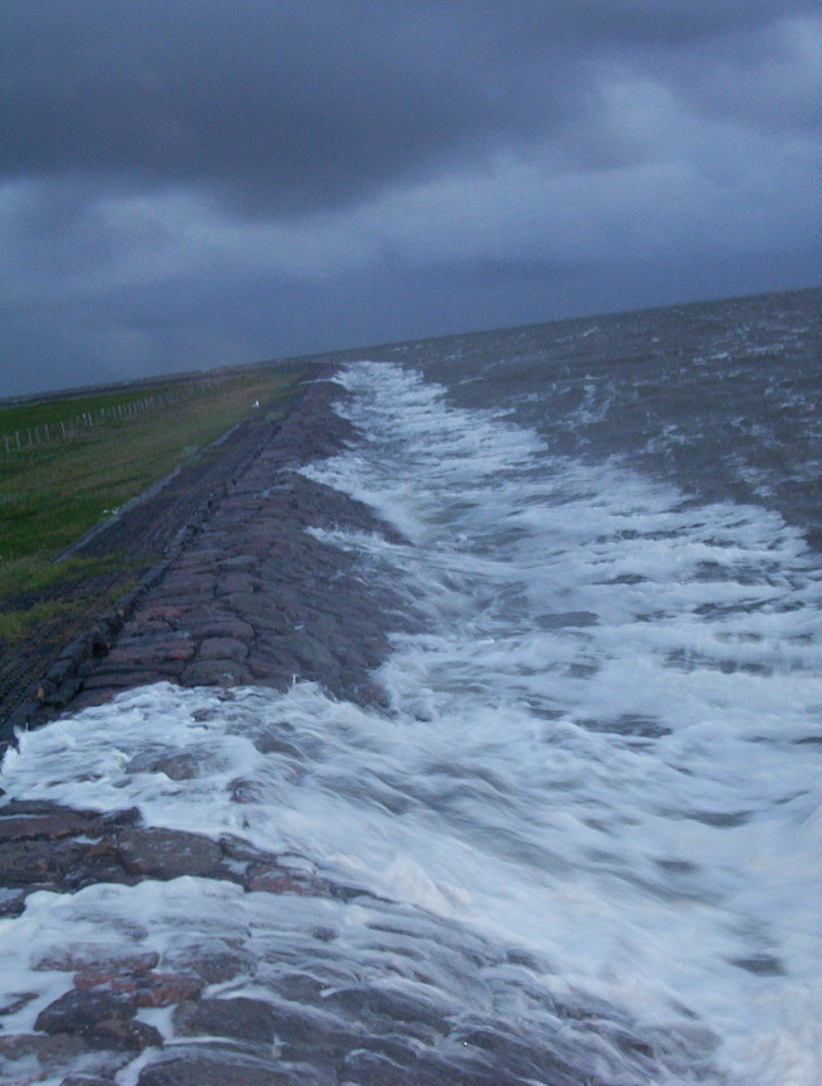 Am Anfang einer Sturmflut auf der Hallig Hooge