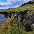 Am Ausgang der grünen Felsenschlucht Fjaðrárgljúfur
