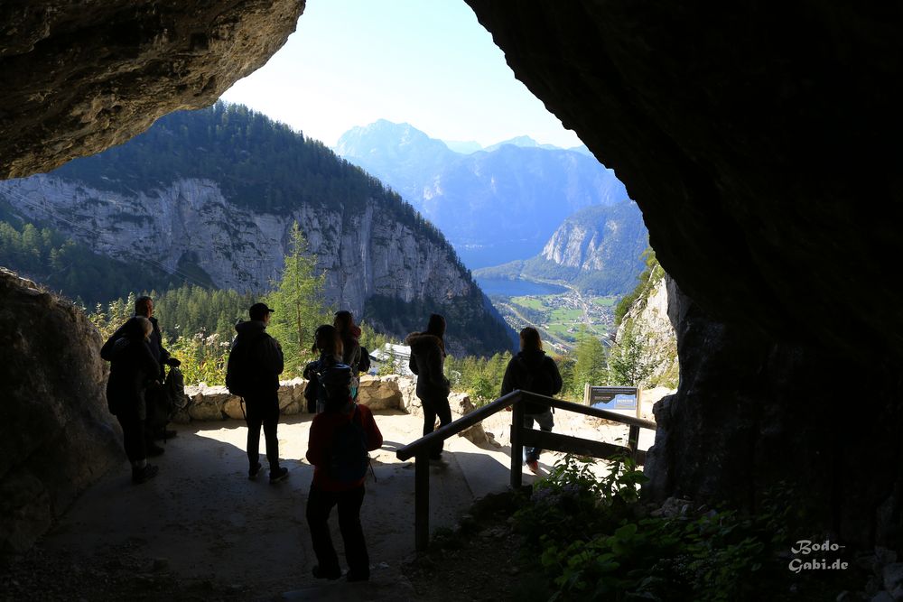 Am Ausgang der Höhle