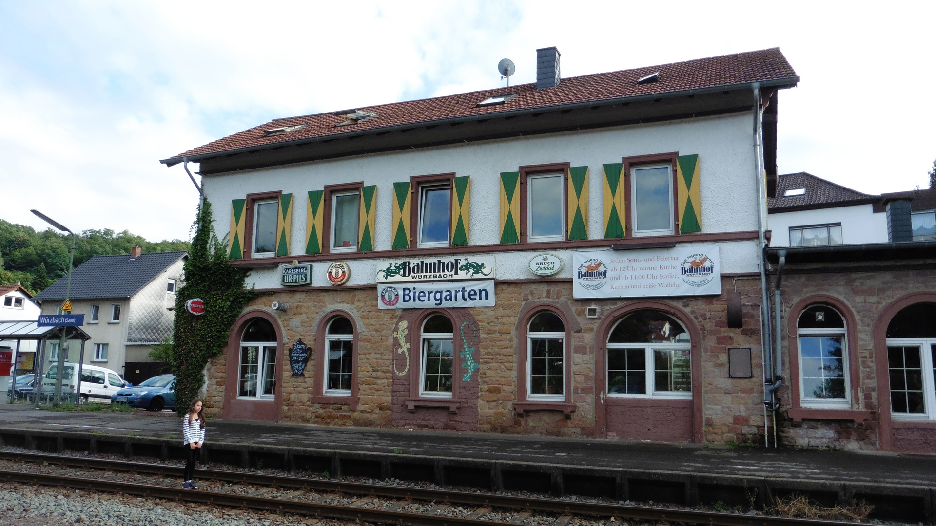 Am Bahnhof