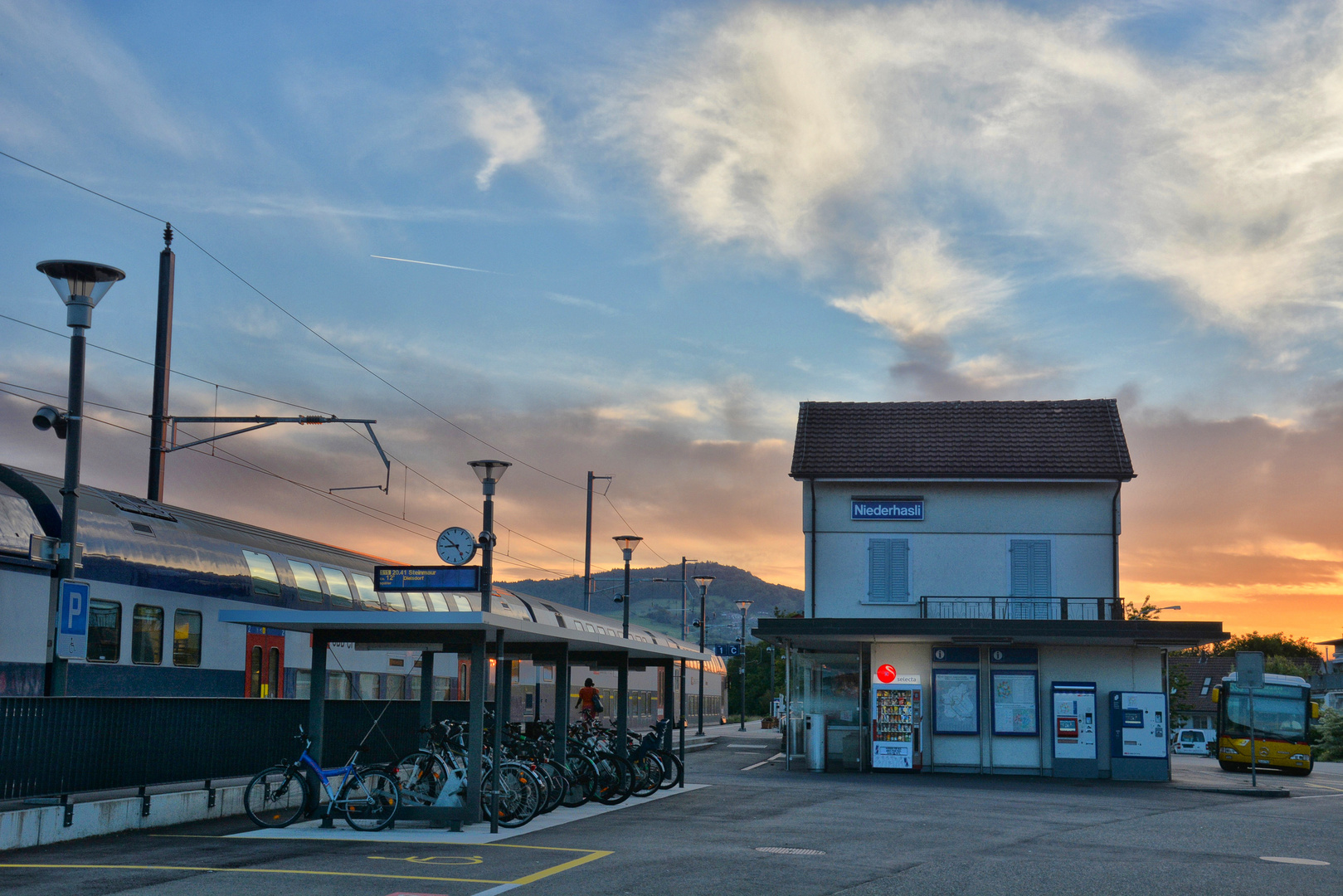 am Bahnhof