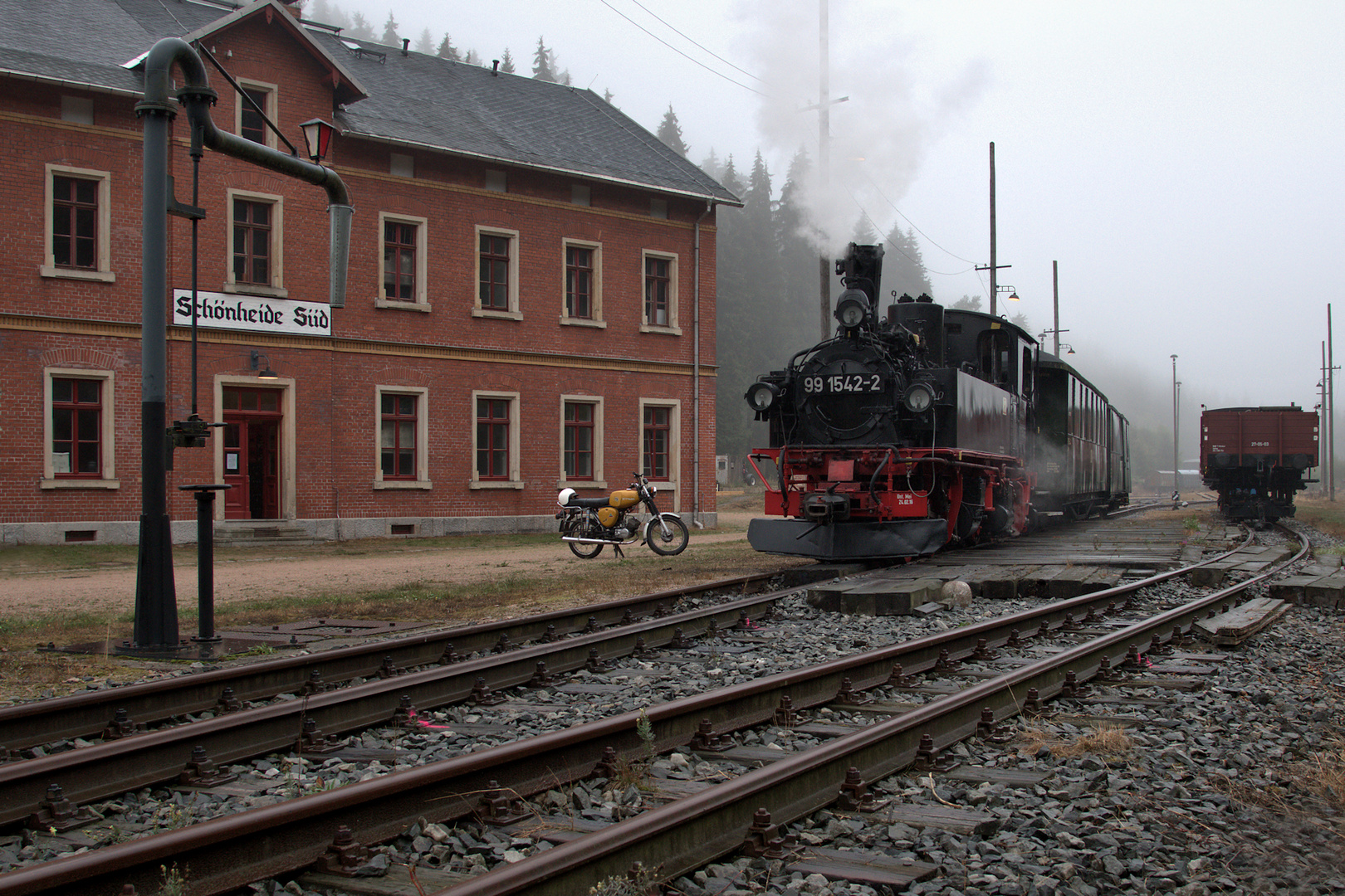 Am Bahnhof