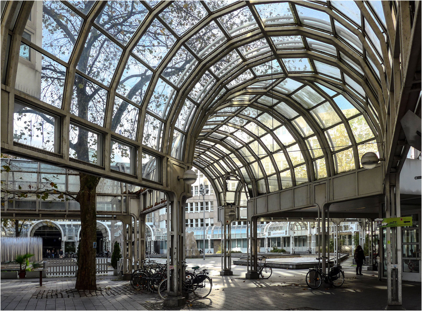 Am Bahnhof Düsseldorf