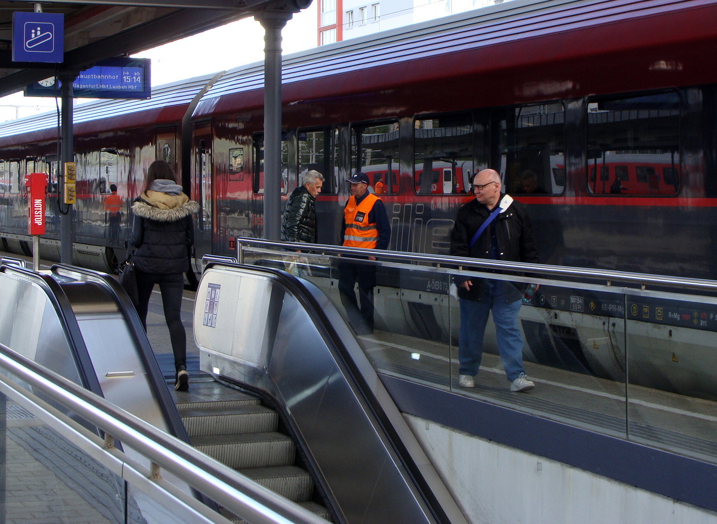  am Bahnhof