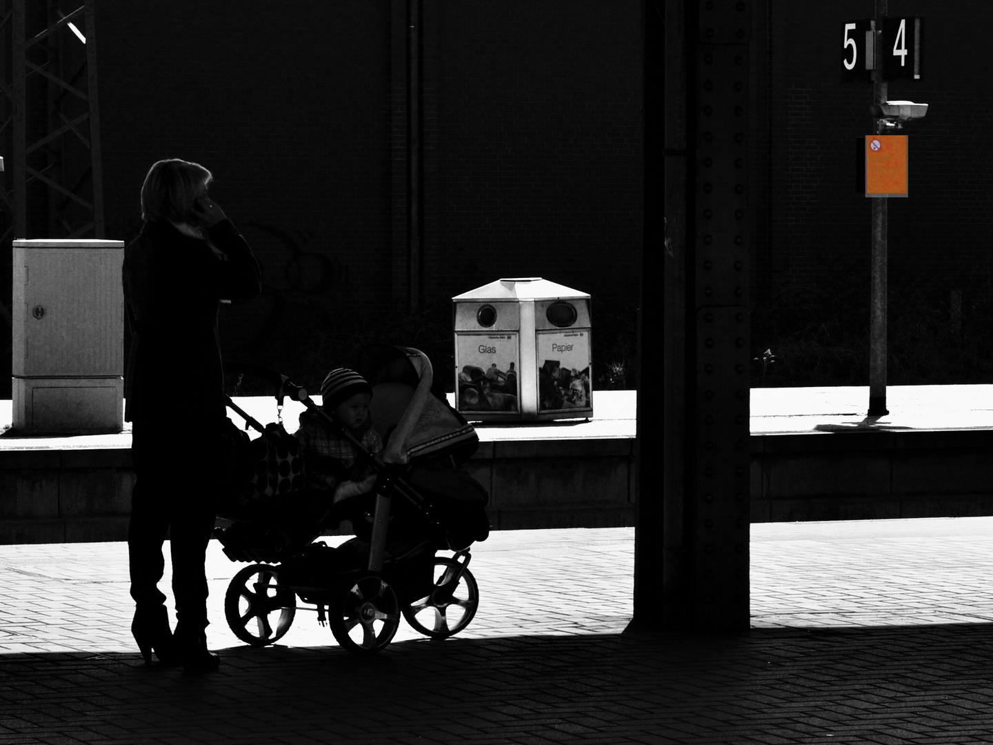 am Bahnhof im Gegenlicht