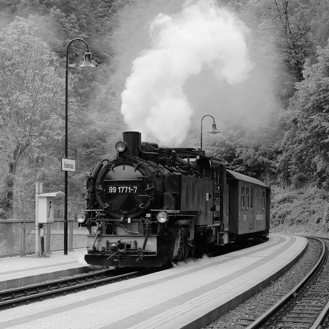 am Bahnsteig in Rabenau