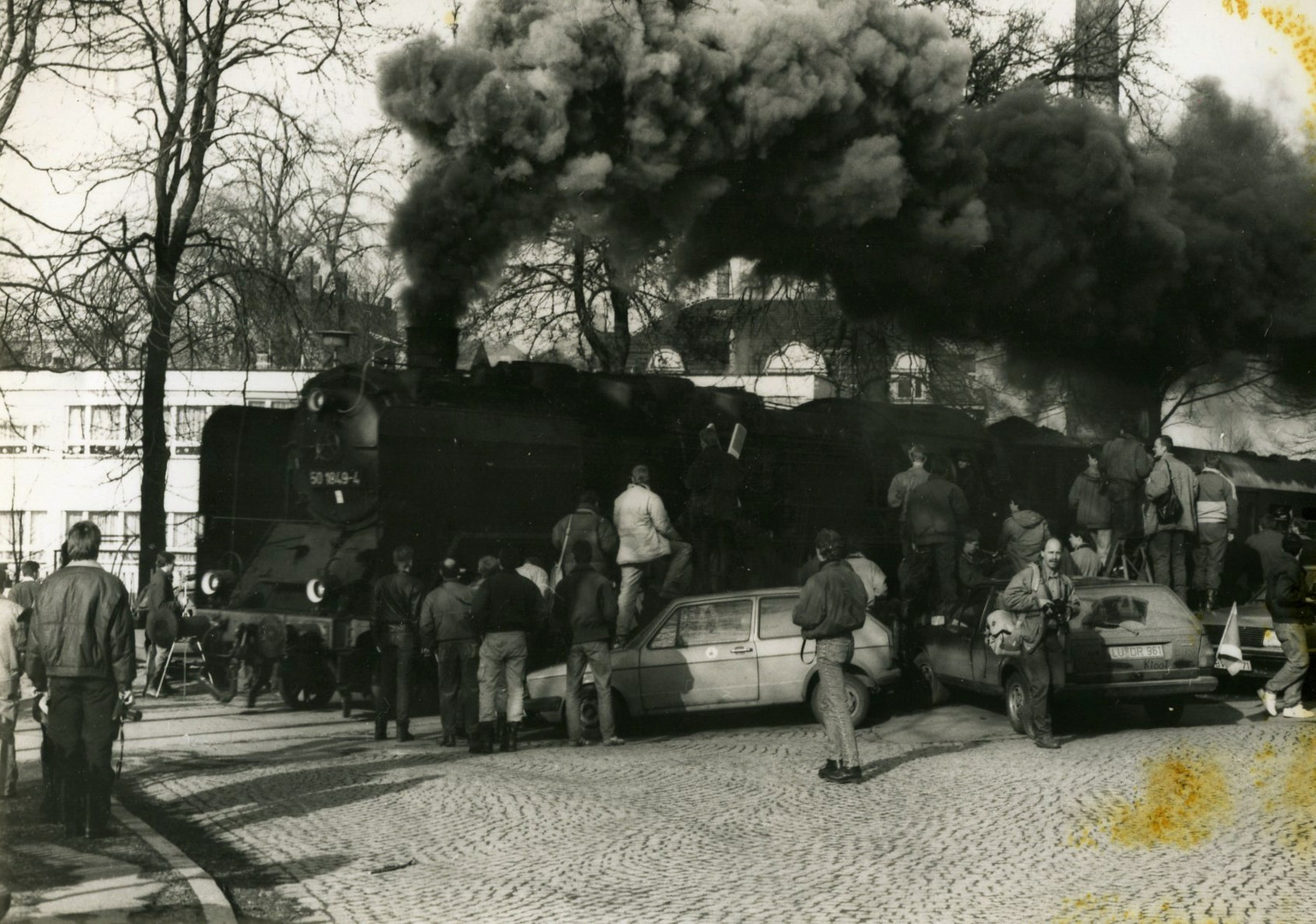 Am Bahnübergang in Aue