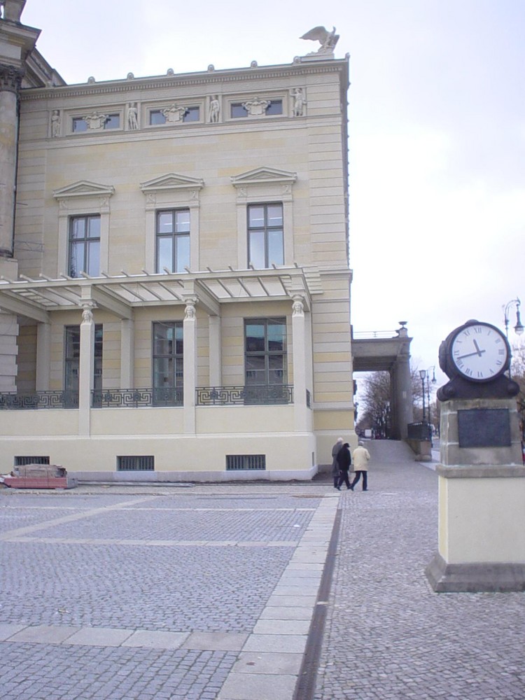 Am Bebelplatz / Unter den Linden 10.11.07