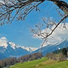 am Berg Winter, im Tal zaghafter Frühling