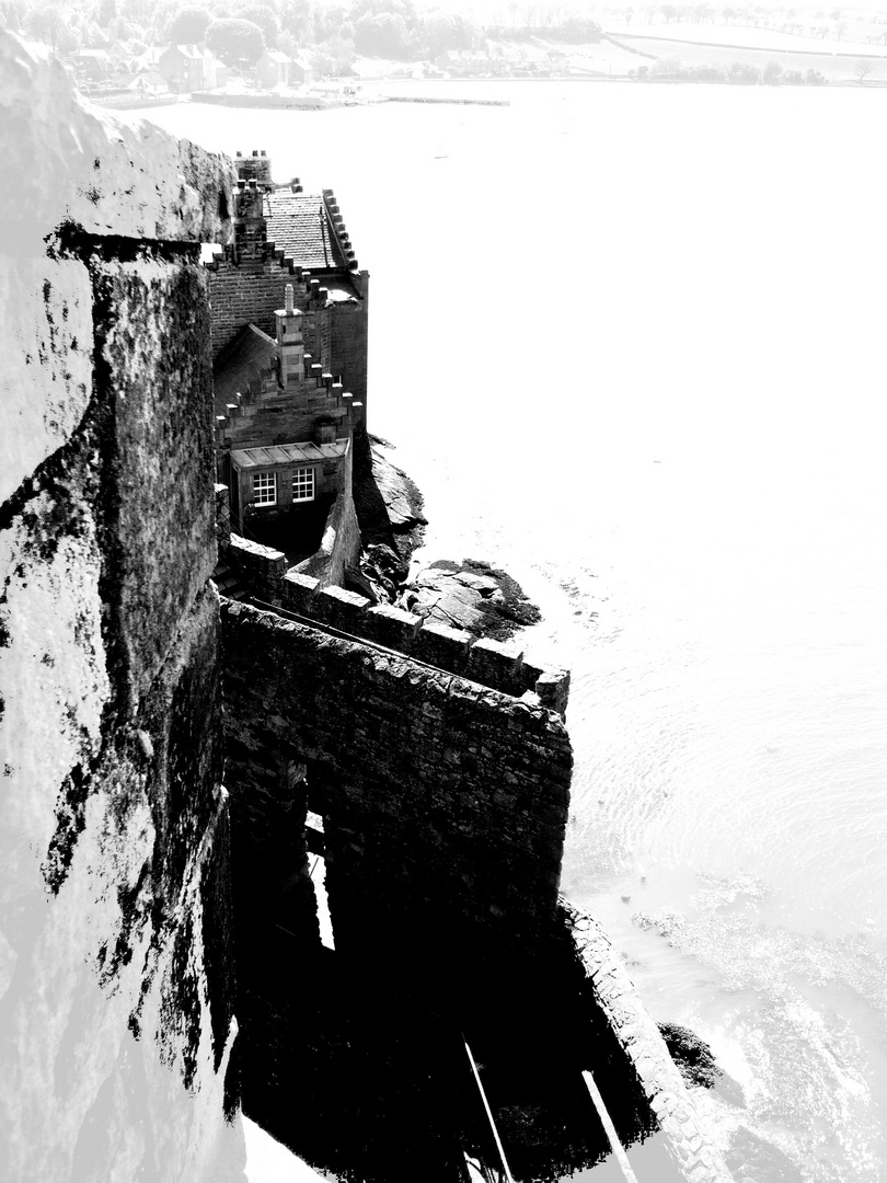 Am Blackness Castle in Schottland