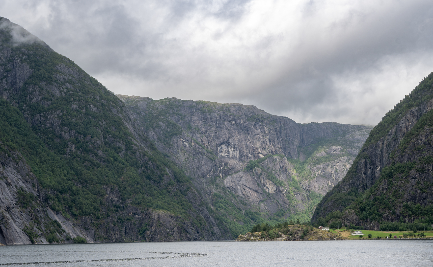 Am Boden des Fjords