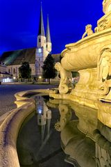 Am Brunnen auf dem Kapellplatz