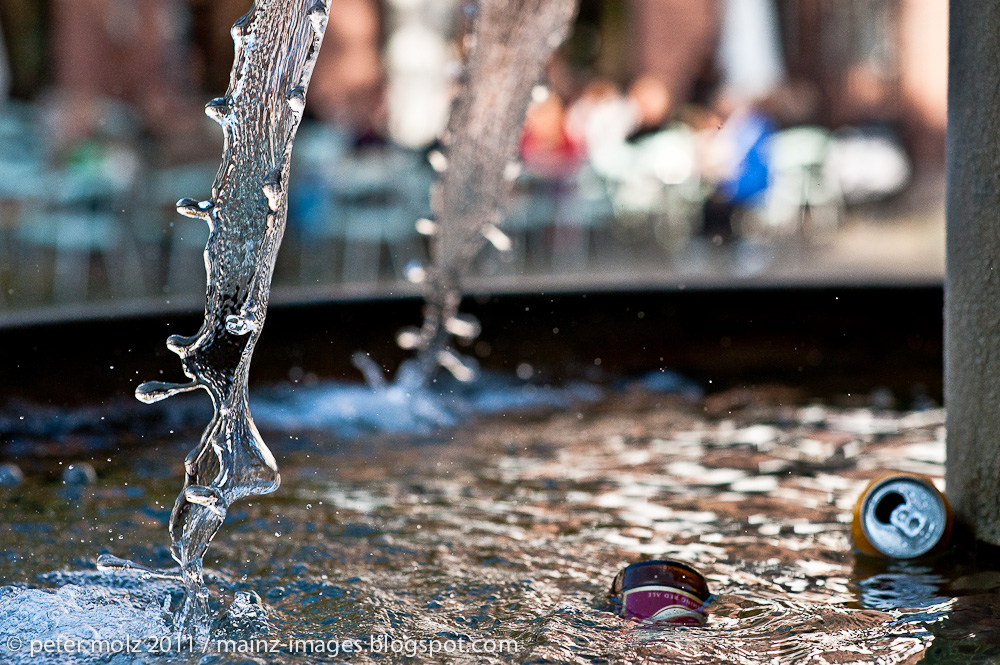 Am Brunnen auf dem Leichhof in Mainz