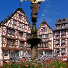 Am Brunnen auf dem Marktplatz