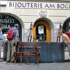 Am Brunnen vor dem Bogen