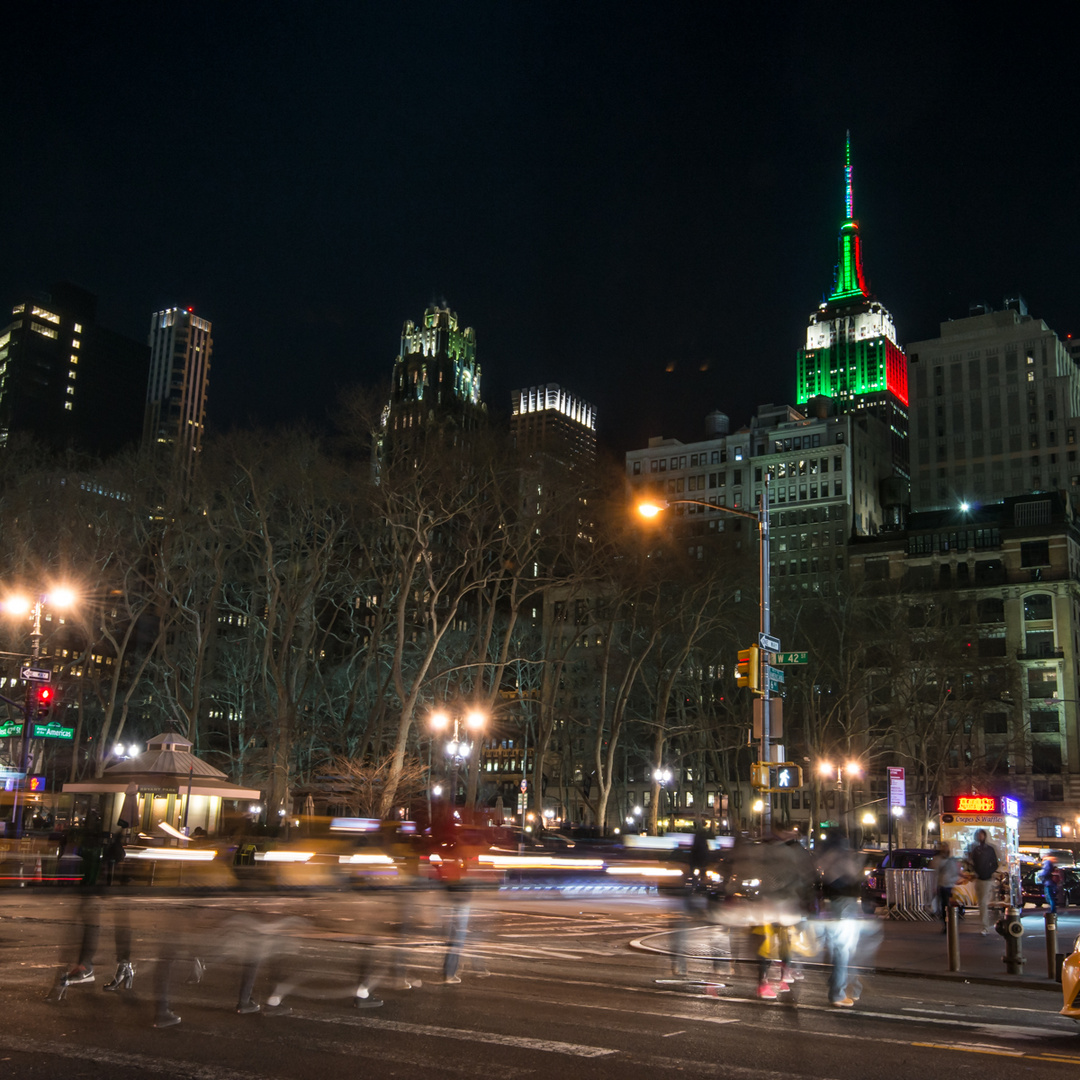 Am Bryant Park bei Nacht