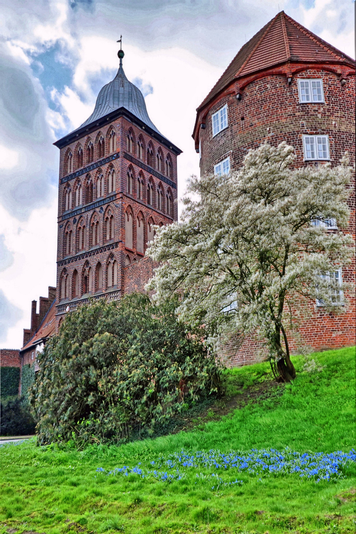 Am Burgtor im Frühling