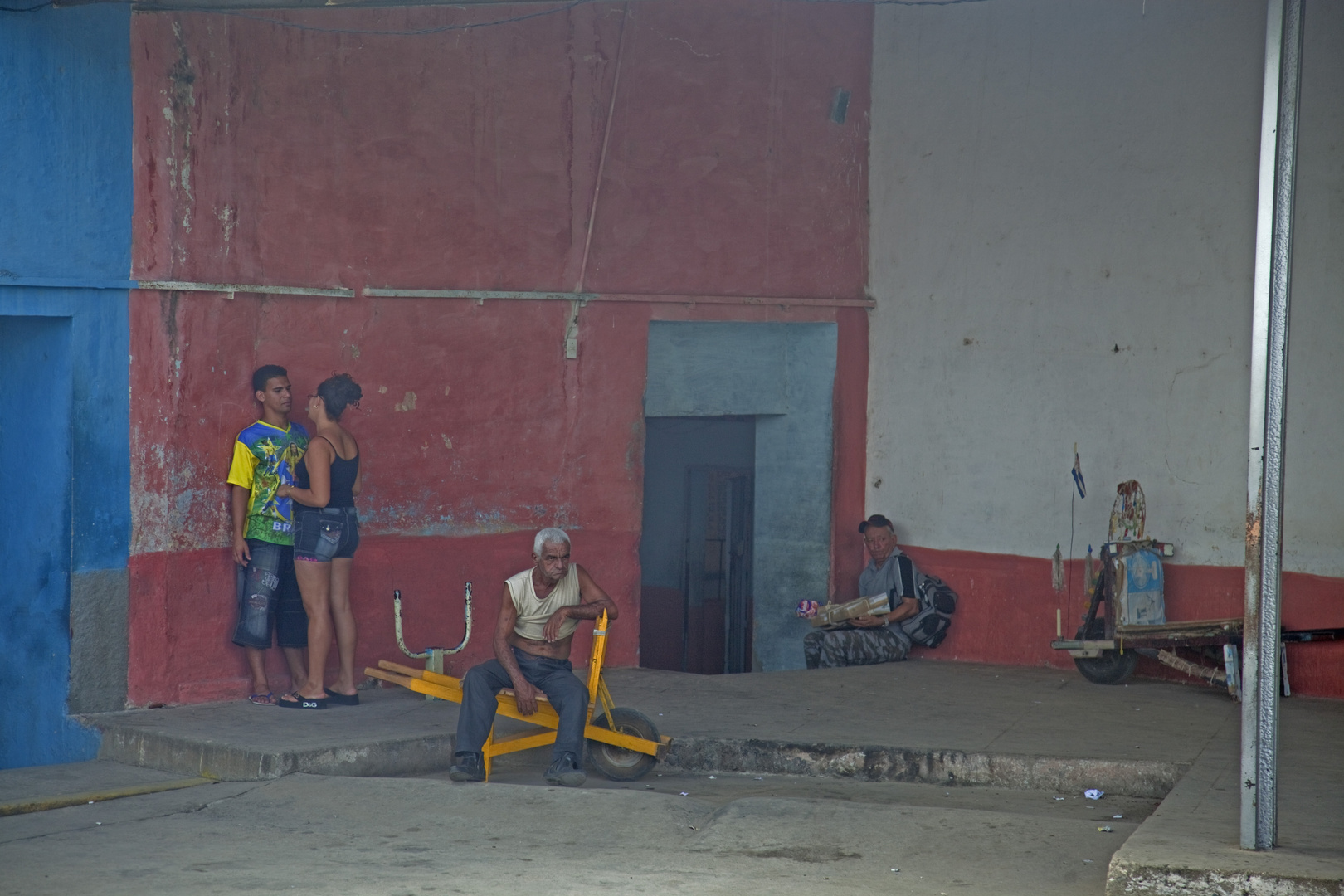 Am Busbahnhof in Trinidad, Cuba