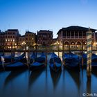 Am Canale Grande - Markt neben der Rialto Brücke