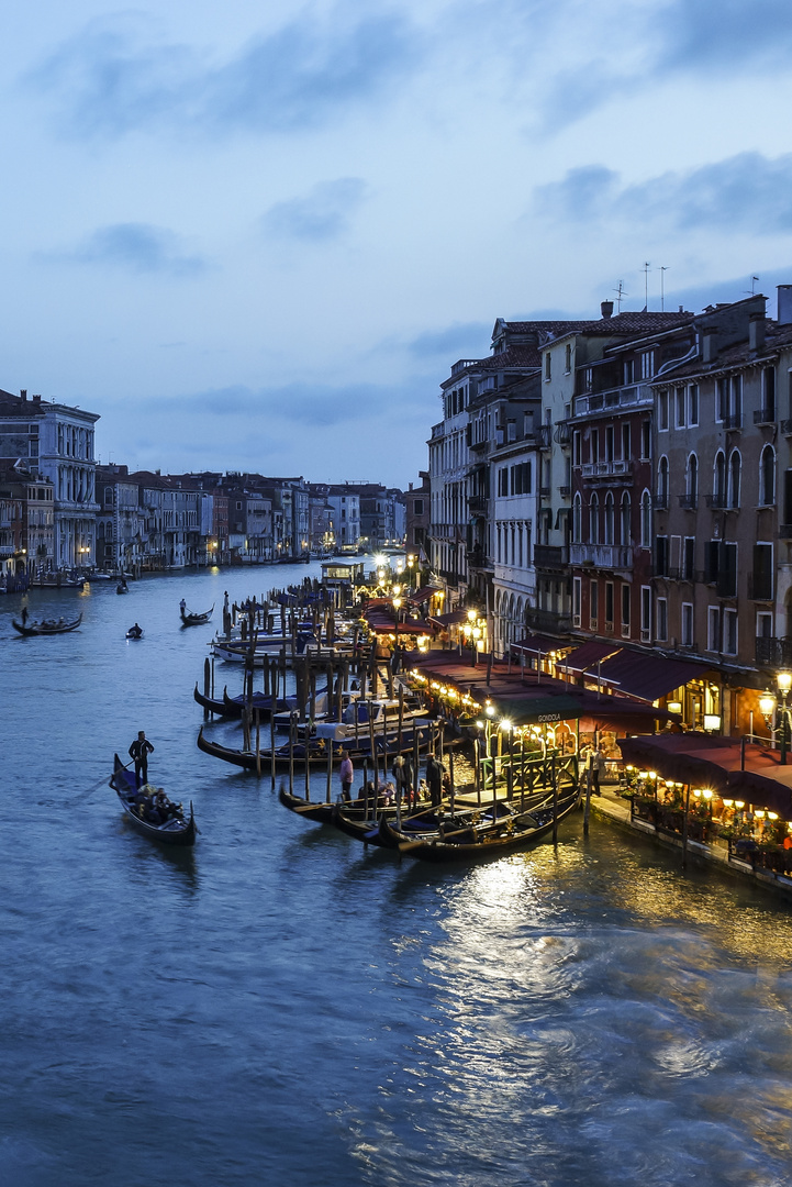 Am Canale Grande zur blauen Stunde