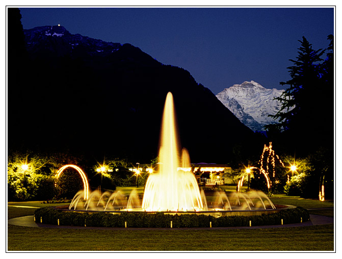 Am Casino Interlaken mit Jungfraublick