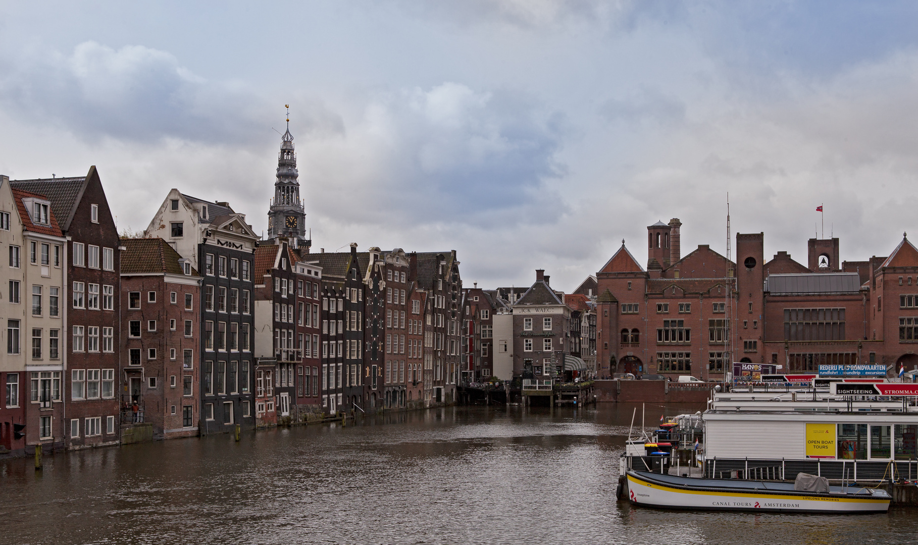 Am Centraalbahnhof-Amsterdam